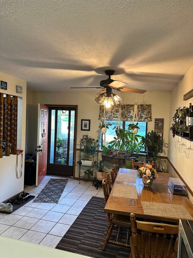 Foto del edificio - 1163 Longstone Ave
