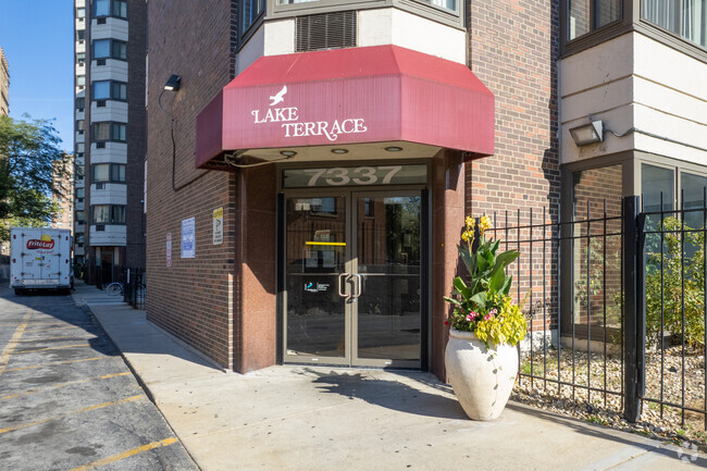 Entrance - Lake Terrace Condominiums