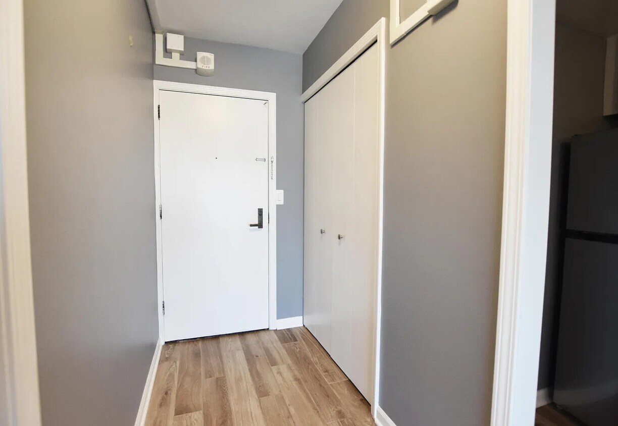 Foto principal - 555 E William St