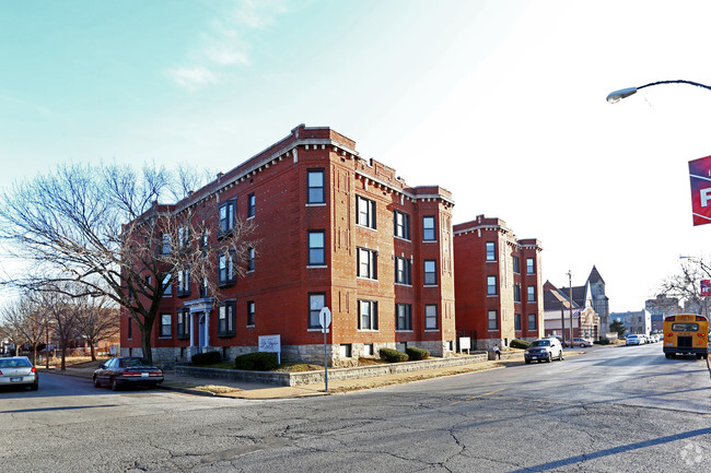 Primary Photo - Dr Taylor Apartments