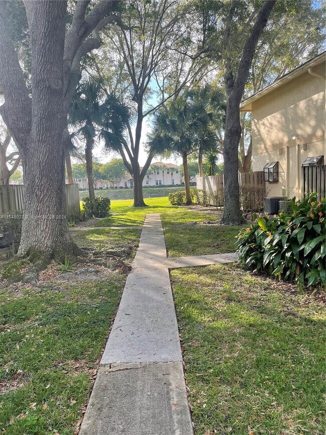 Foto del edificio - 2938 SW 22nd Cir