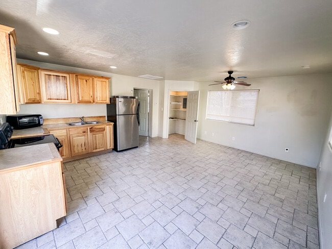 Building Photo - 29 E 300 N