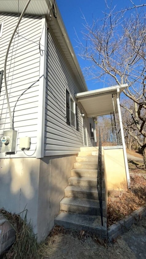 Photo - 3035 Trent Road SE