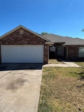 Building Photo - 8204 Prairie Ridge Rd