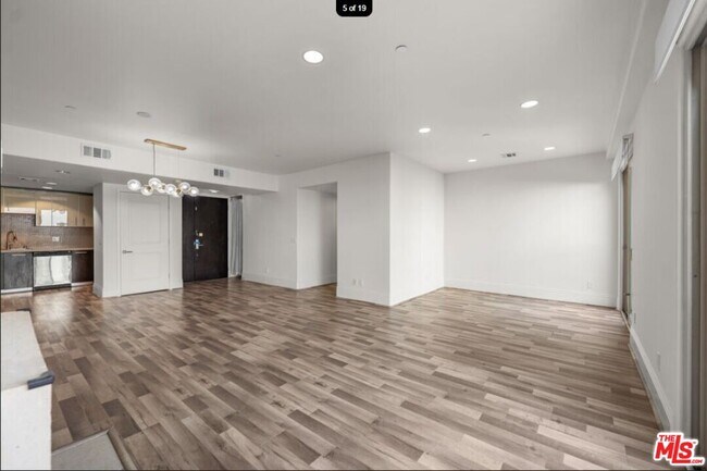 Building Photo - 147 N Berendo St