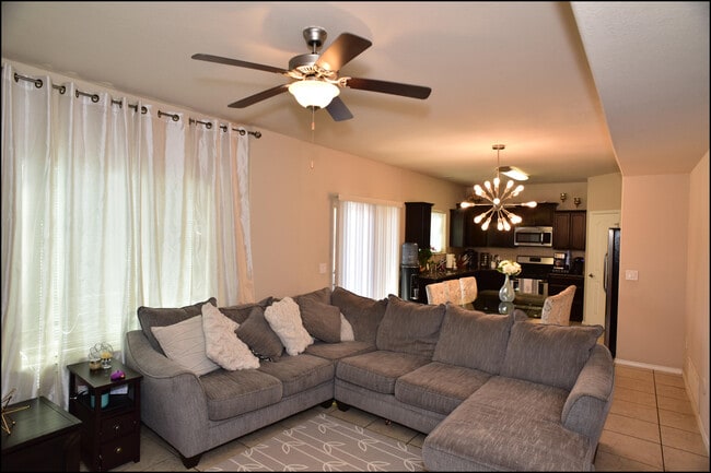 Building Photo - 6246 Viale Del Sol Ave