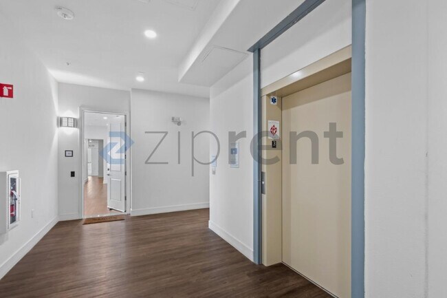 Building Photo - Unit 30