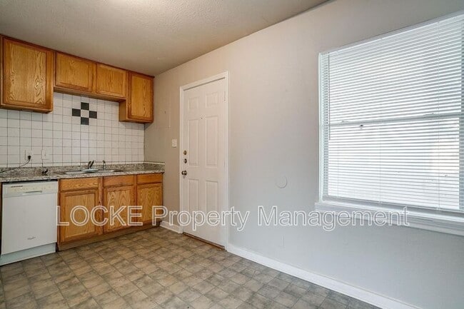 Building Photo - 3417 S University Dr
