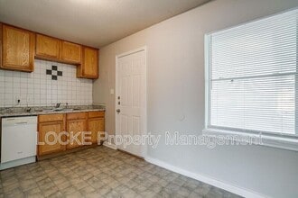 Building Photo - 3417 S University Dr