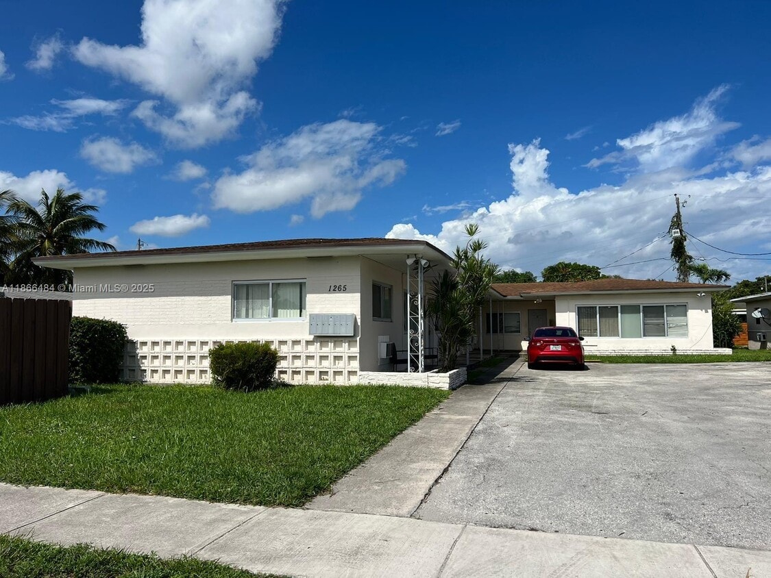 Foto principal - 1265 NE 136th Terrace