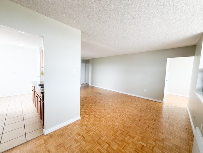 Photo du bâtiment - 901 Lasalle Blvd