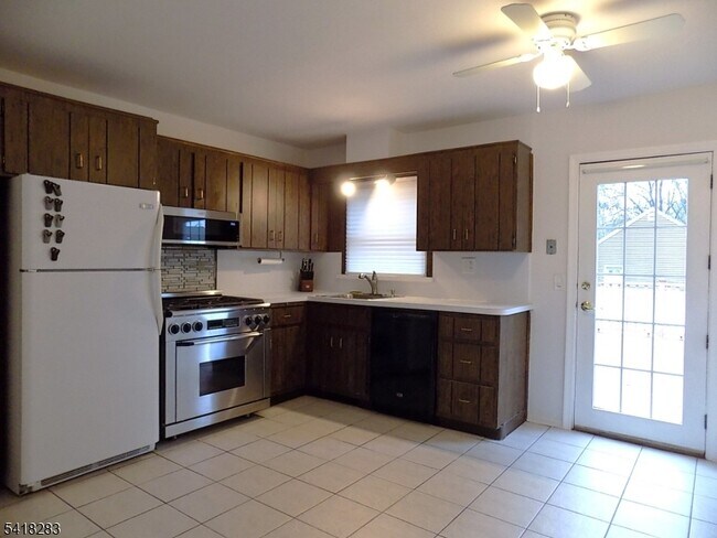 Building Photo - 18 Mandeville Ave