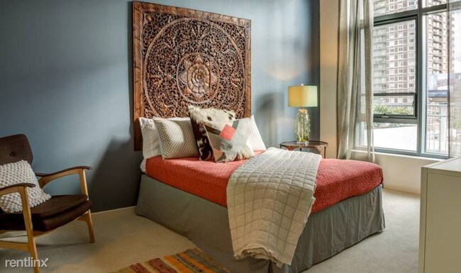 Foto del edificio - 3 br, 2 bath Apartment - 55 1st St 702