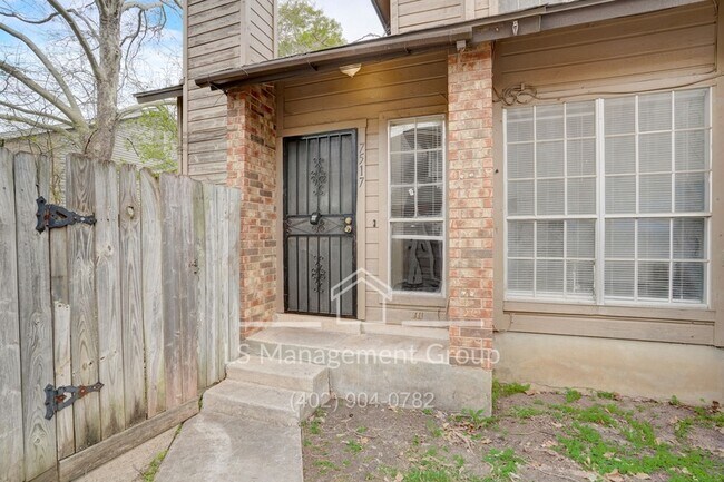 Foto del edificio - 7517 Oak Chase