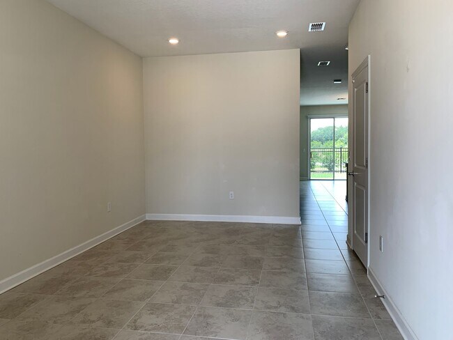 Building Photo - REDUCED!!!! Available Now !!! Spacious 2/2...