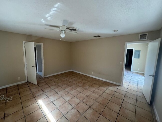 Photo - 1430 N Stacy St House