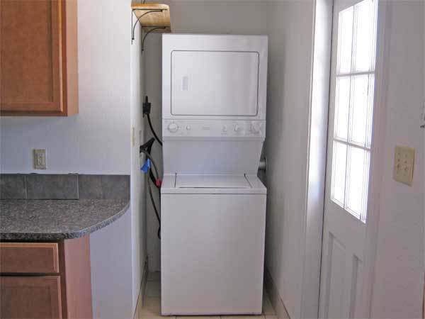 Building Photo - NICE UPDATED 2BED 1BATH HOME LOCATED NEAR ...