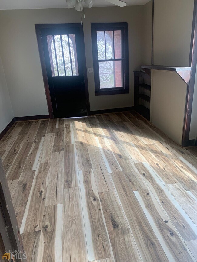 Building Photo - 308 Austin Ave