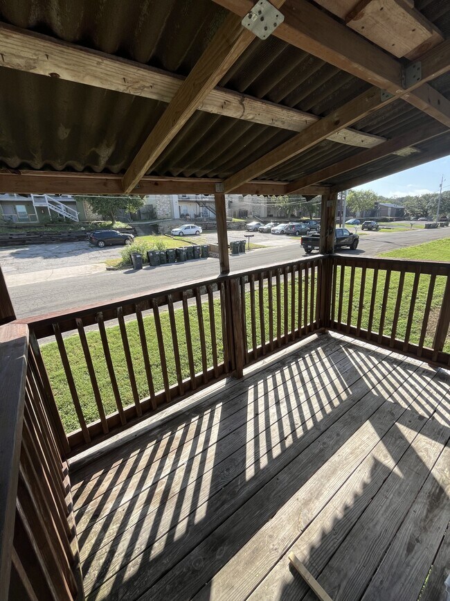 Foto del edificio - 706 Bracewood Cir