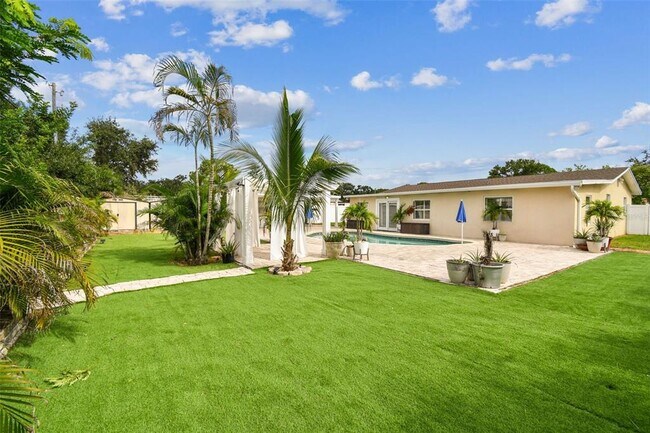 Building Photo - 2580 Granada Cir W