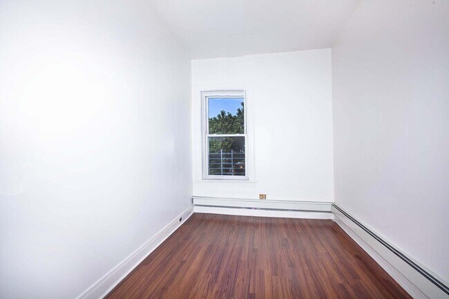 Building Photo - 2743 Kingsbridge Ter