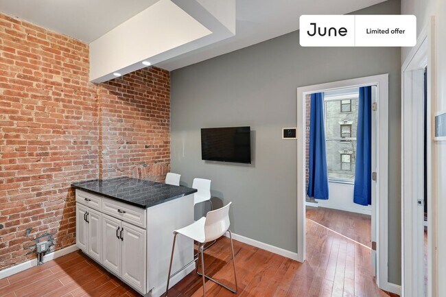 Building Photo - 351 W 46th St