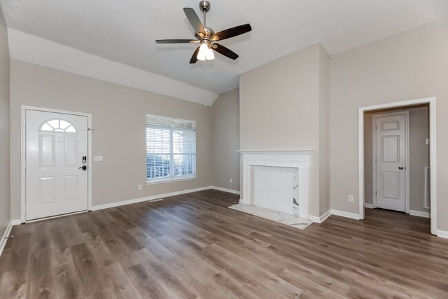 Building Photo - 2813 Meadow Gln