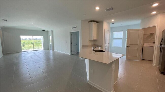 Foto del edificio - 5652 Lemon Grass St