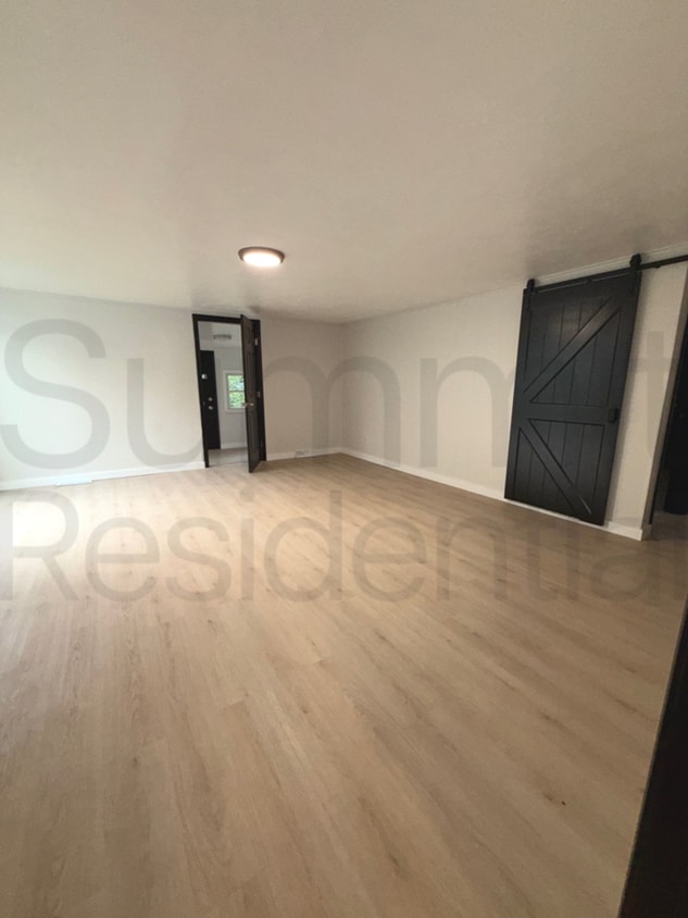 Building Photo - 3 Bedroom 1 1/2 Bathroom Home in Greenwich!!