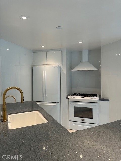 Building Photo - 1048 Calle Del Cerro