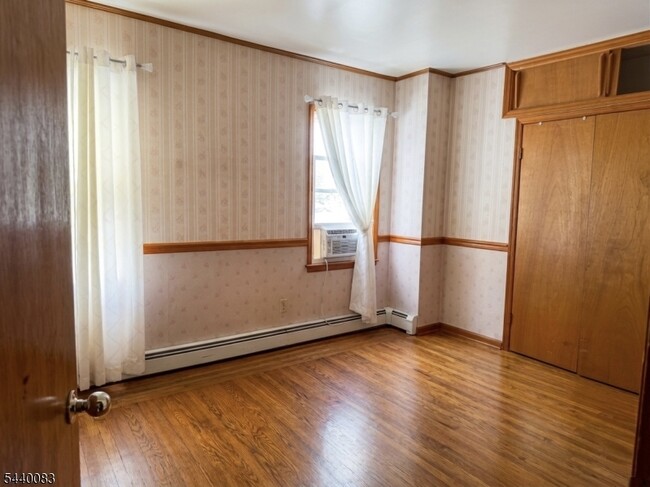 Building Photo - 521 Pennington St