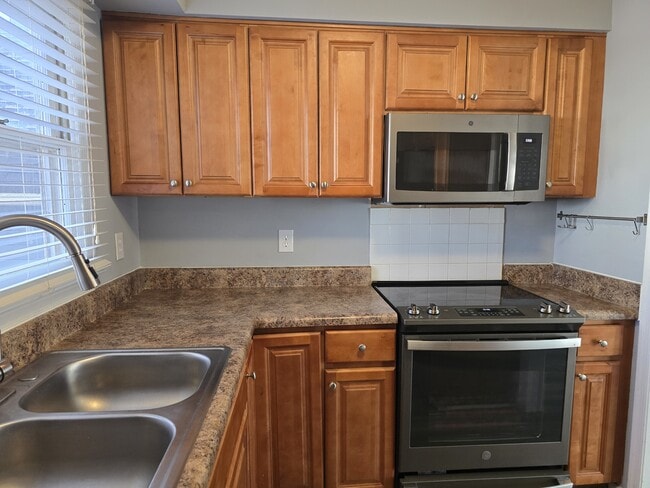 Foto del edificio - 2808 Shadowbrook Ln