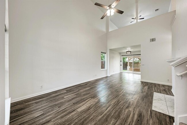 Building Photo - 216 Cassandra Dr