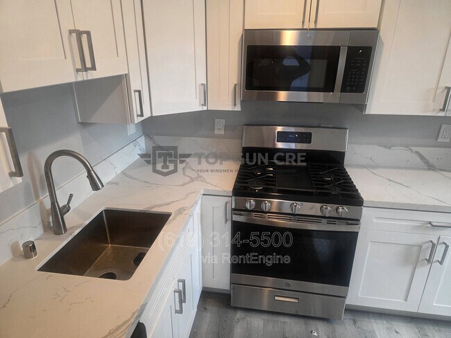 Foto del edificio - 4866 Fond Du Lac Ct