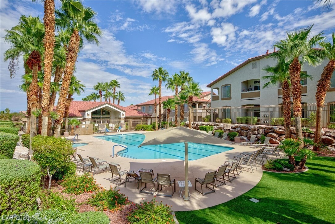 Foto principal - 2305 W Horizon Ridge Pkwy