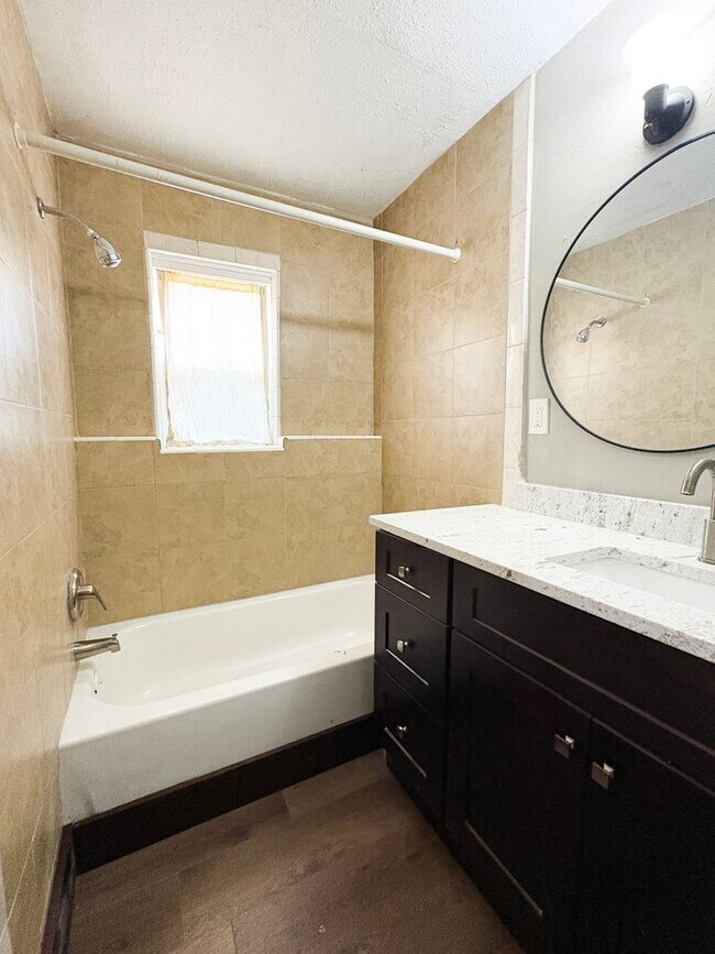 Foto del edificio - Available Soon: 3 Bedroom 2 Bathroom- No Pets