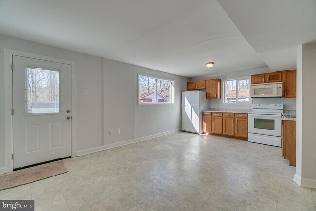 Building Photo - 3208 Normandy Ave