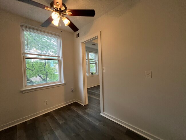 Foto del edificio - 3727 N Pine Grove Ave