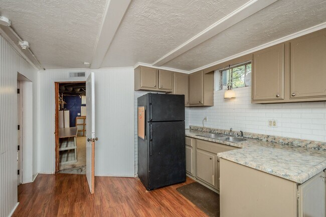 Building Photo - 5828 Walnut Hill Ave
