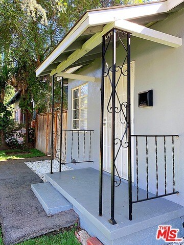 Building Photo - 990 N Los Robles Ave