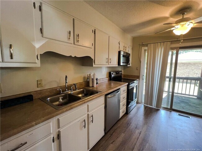 Building Photo - 888 De Paul Dr