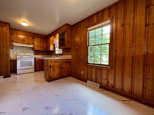 Building Photo - 7320 Briardale Dr