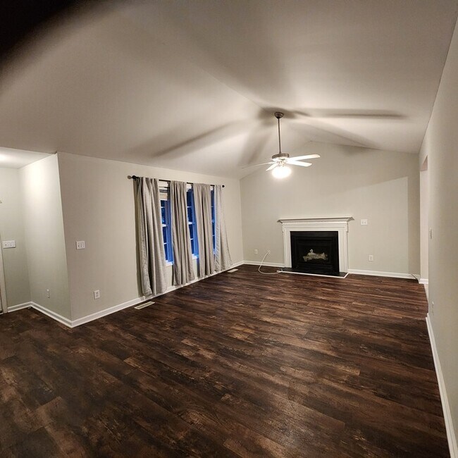 Foto del edificio - 134 W Oak Ave