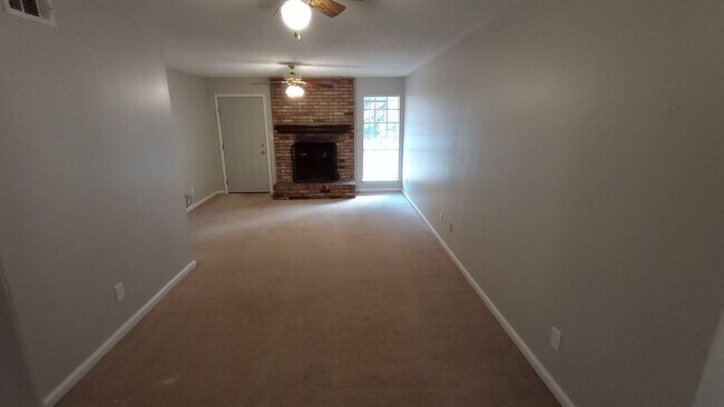 Building Photo - 404 8th Avenue NE