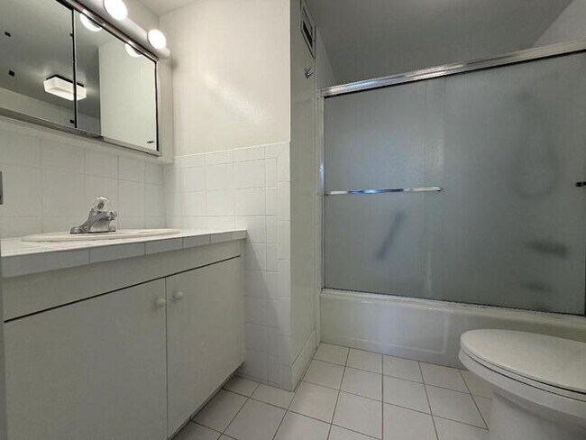 Foto del edificio - To register for the showing time below, note the 4 digit code: 4822 and click "APPLY NOW."(mobile...