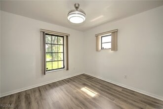 Building Photo - 1402 SW 1st Ave