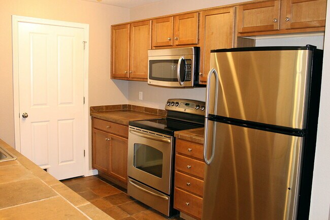 Foto del edificio - 2450 Windrow Dr