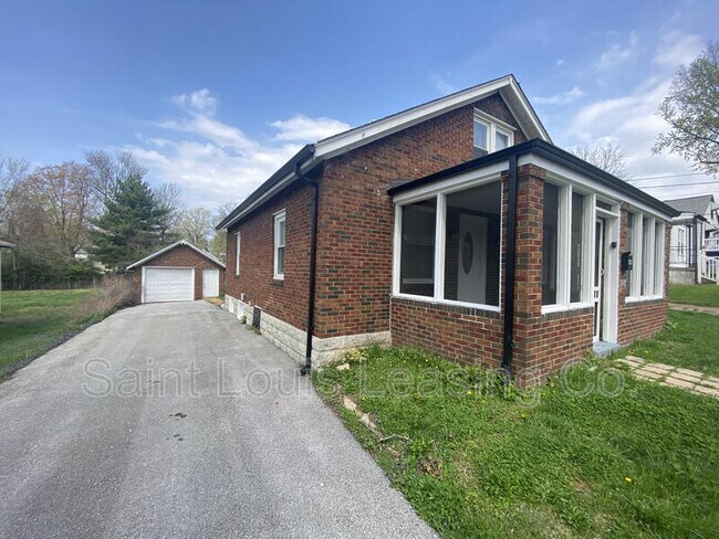 Foto del edificio - 3215 Airway Ave