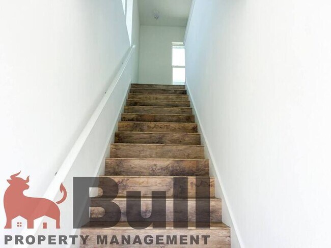 Building Photo - 13537 Laxness St