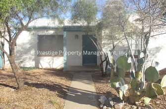 Building Photo - 2049 E 6th St